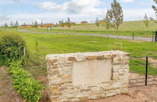 Hundall Resort | Knights Lodges