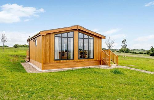 Hundall Resort | Knights Lodges
