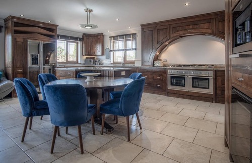 Narberth House | Knights Rest - 4 Bedroom Holiday Home - Princes Gate - Narberth
