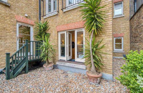 Brompton & Hans Town Apartment | Knightsbridge Harrods 2 Bed 2 Bath with Terrace