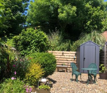 Camborne House | Knocker Cottage is a 3 bedroom made up of 1 double bedroom and 2 small double bedrooms in small village 10 min to beaches