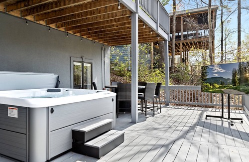 Seneca House | Knot On Call Lake House + HOT TUB