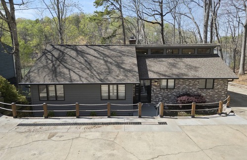 Seneca House | Knot On Call Lake House + HOT TUB