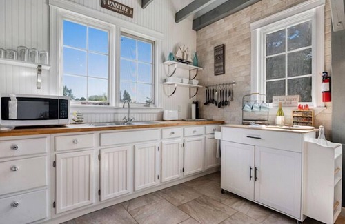 Mahone Bay House | Knotting Hill - A Charming Hidden Gem in Mahone Bay