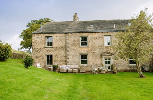 Fourstones Near Bentham Cottage | KNOTTS REST, with a garden in Tosside