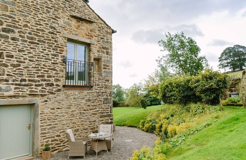Fourstones Near Bentham Cottage | KNOTTS REST, with a garden in Tosside