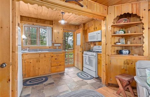 Estes Park Cabin | Knotty Pine - 2 bedroom cabin - Free WiFi