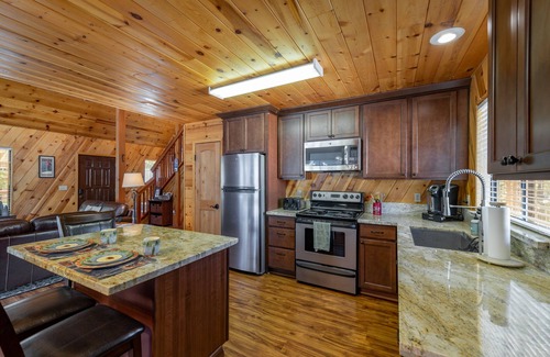 Truckee Cabin | Knotty Pine Family Cabin (Tahoe Donner) - Dogs Welcome!