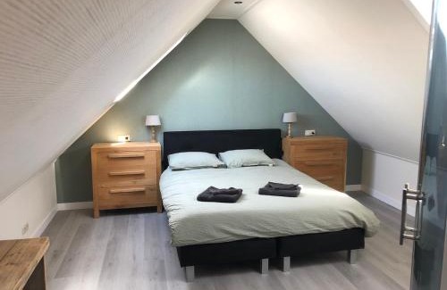 Jorwert Apartment | Knus Afke appartement aan het water in Jorwert