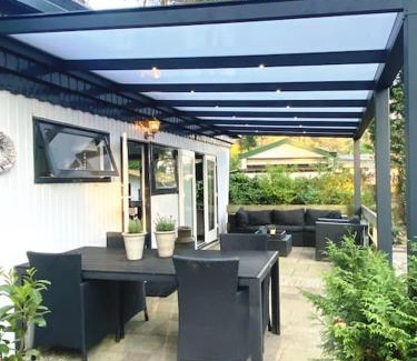 Doornspijk Ski Chalet | Knus Boschalet met veel Privacy op de Veluwe