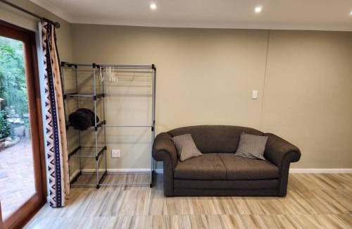 Hunter's Home Apartment | Knysna Holiday Armadillo