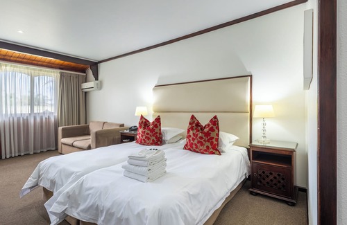 Knysna Central Hotel | Knysna Log-Inn Hotel