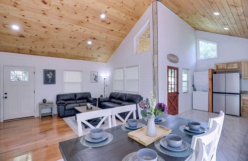 Kodak Cabin | Kodak - Deer Retreat - 3 bedroom - sleeps 6