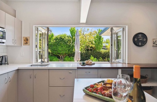 Wharewaka House | Kohekohe Cottage - Lake Taupo