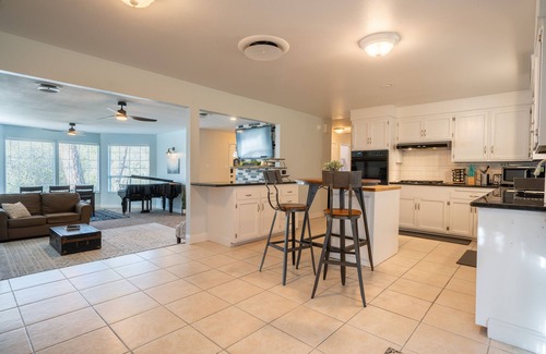 Shasta Lake House | Kokanee Grove ~ Shasta Lake 2ac Estate ~ Pool/HotTub/GameRoom ~Central Location!