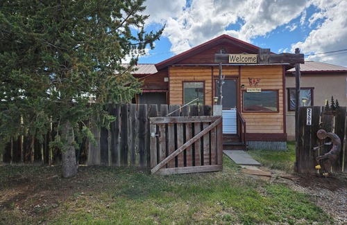 Eagle Nest House | Kokopelli Lodge nestled in the Sangre de Cristo Mtns.Ski/Hike/Fish/Hunt