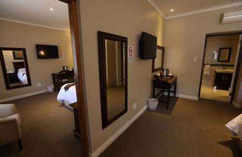 Komani House | Komani Resorts is a four star 18 room Boutique Hotel