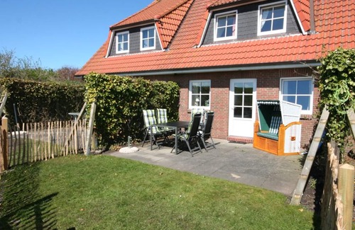 Groß Olversum Apartment | Komf. Apartment, 5 pers., 3 bedrooms, 2 bathrooms, near Sankt Peter-O. , right on the dike