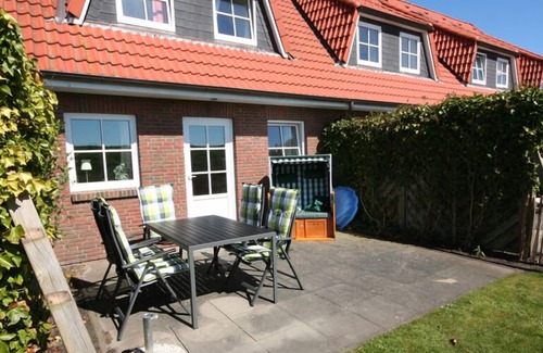 Groß Olversum Apartment | Komf. Apartment, 5 pers., 3 bedrooms, 2 bathrooms, near Sankt Peter-O. , right on the dike