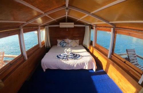 Labuan Bajo Boat Rental | Komodo tour 3Days2Night Depart every Friday & Monday