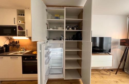Oberdobling Apartment | Kompaktes Zentrales Studio mit Parkplatz