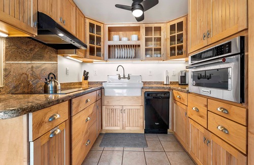 Historic Kailua Village Condo | Kona Plaza#203 2nd Floor Ocean View In Heart of Kona Town AC & Elevators