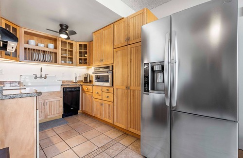 Historic Kailua Village Condo | Kona Plaza#203 2nd Floor Ocean View In Heart of Kona Town AC & Elevators