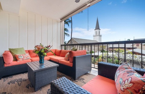 Historic Kailua Village Condo | Kona Plaza#217 Amazing Location. In Heart of Kona town. Ac & Elevators!