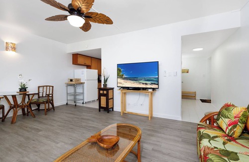 Historic Kailua Village Condo | Kona Plaza#411 Top Floor In Heart of Kona Town, Ac & Elevators!