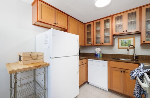Historic Kailua Village Condo | Kona Plaza#411 Top Floor In Heart of Kona Town, Ac & Elevators!