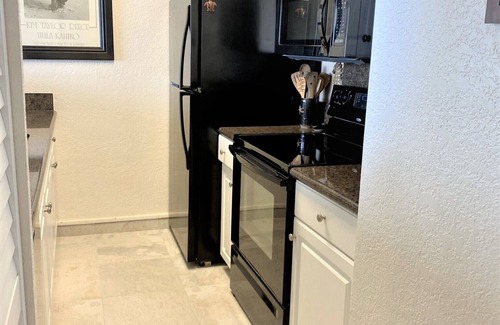 Kailua-Kona Condo | Kona Reef A22 - Direct Ocean Front Condo - Private Lanai - Next to Honl's Beach.