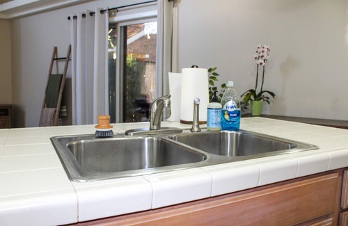 Wilmington House | Konas Loft - Modern Two Bedroom with spacious backyard