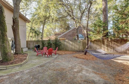 Wilmington House | Konas Loft - Modern Two Bedroom with spacious backyard