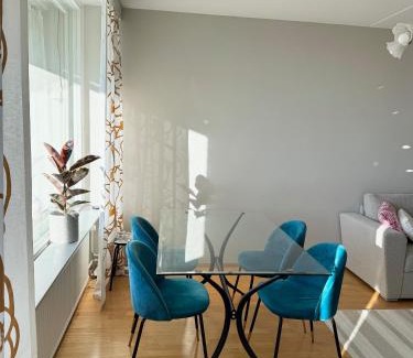 Itainen District Apartment | #KONTULA Spacious top-floor apt with free parking