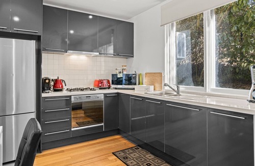 Sorrento Apartment | Koonya Getaway - Modern apartment with the beach at your doorstep
