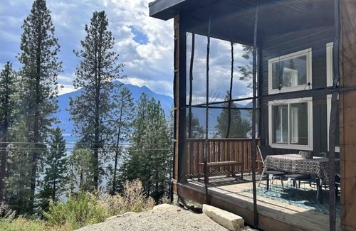 Central Kootenay Cabin | Kootenay Lake & Mountain Luxury Cabin. Stunning Views! Private Beach! Sleeps 2-6