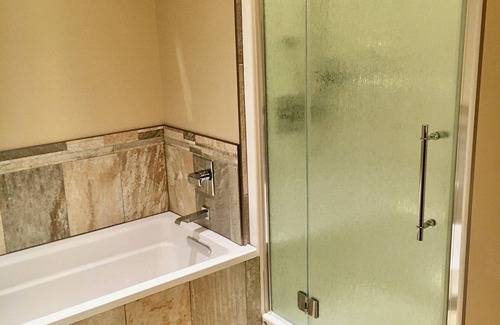 Balfour Apartment | Kootenay Wild Guest Suites - West Arm Suite