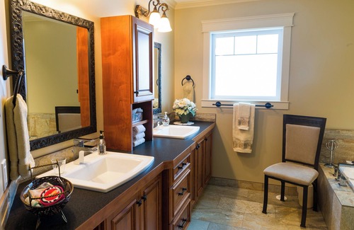 Balfour Apartment | Kootenay Wild Guest Suites - Selkirk Suite