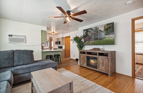 Edgerton Cottage | Kosh Cottage - Beach Vibes & Kayak Rides!