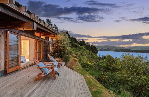 Cape Saunders Resort | Kotare Studio -Wake up awed by the stunning view of the Otago Peninsula