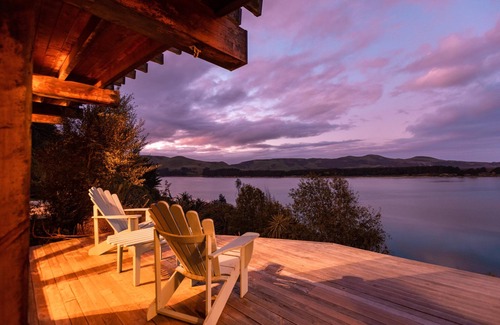 Cape Saunders Resort | Kotare Studio -Wake up awed by the stunning view of the Otago Peninsula