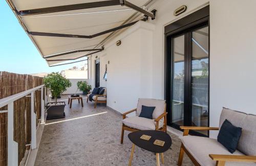 Petralona Apartment | Koukouvagia penthouse in Athens