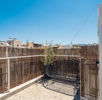 Petralona Apartment | Koukouvagia penthouse in Athens