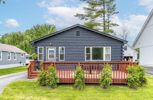 Malta House | Kozy Home right off Saratoga Lake