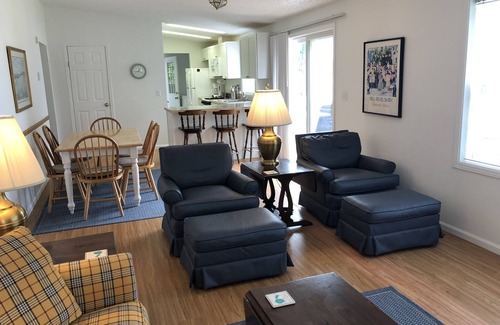 Maple City Cottage | "Kozy Nook" on the Sunset Side of Big Glen Lake