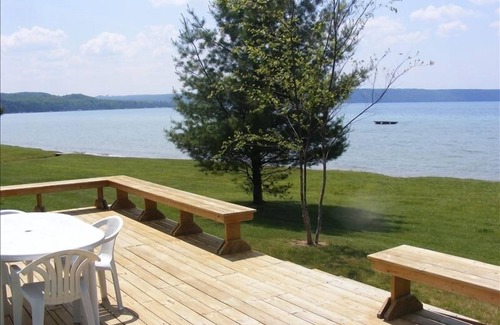 Maple City Cottage | "Kozy Nook" on the Sunset Side of Big Glen Lake