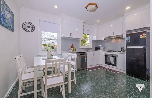 Maidstone House | KozyGuru | 3BR Close to Vic Uni and Footscray Hosp