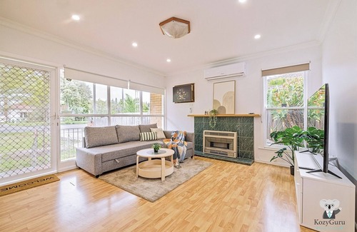 Maidstone House | KozyGuru | 3BR Close to Vic Uni and Footscray Hosp