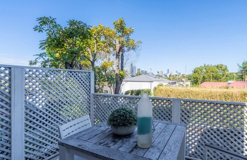Birchgrove House | KozyGuru | Balmain | 2BTownhouse bridge view
