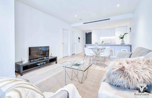 Fortitude Valley Apartment | KozyGuru | Fortitude Valley | 2 Bed Apt+Parking